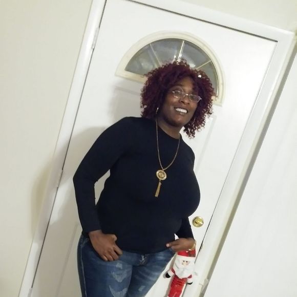 Meet your Posher, Ebonie - Picture 1 of 1